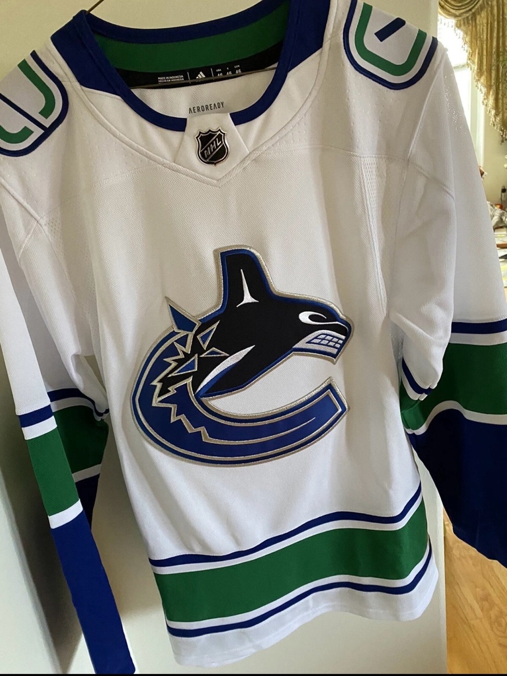 NWT adidas Primegreen Vancouver Canucks away Jersey - Size 46
